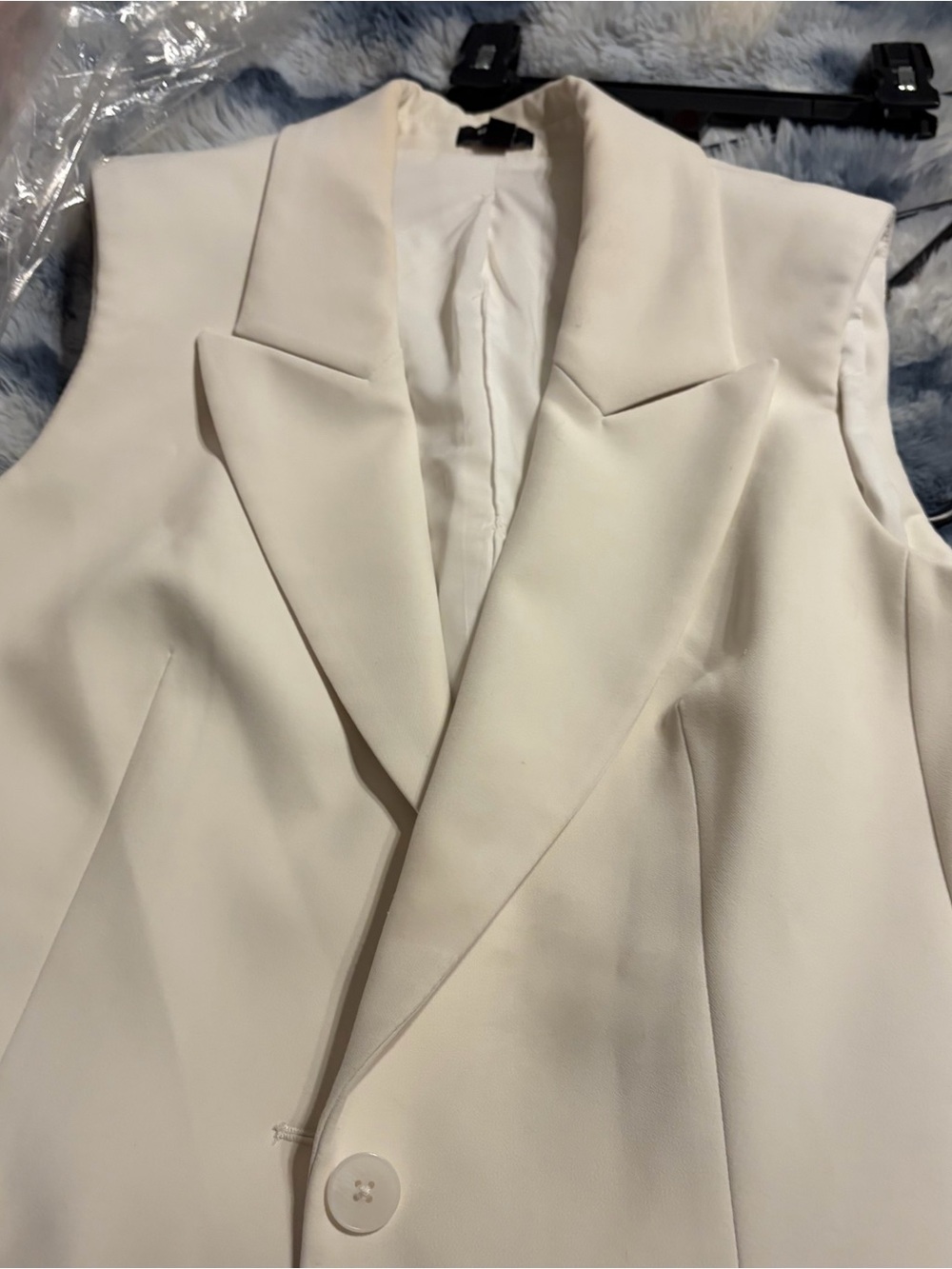 Express Cream Sleeveless Tailored Blazer Vest - Picture 4 of 8